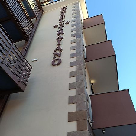 Hotel Traiano チビタベッキア エクステリア 写真