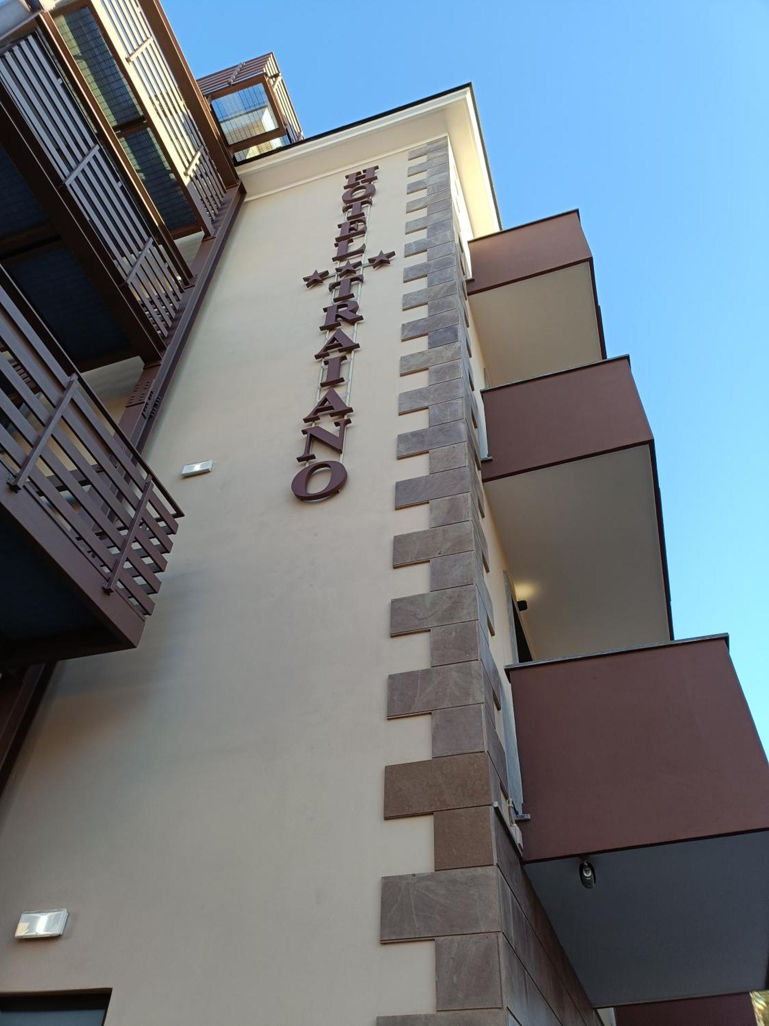 Hotel Traiano チビタベッキア エクステリア 写真