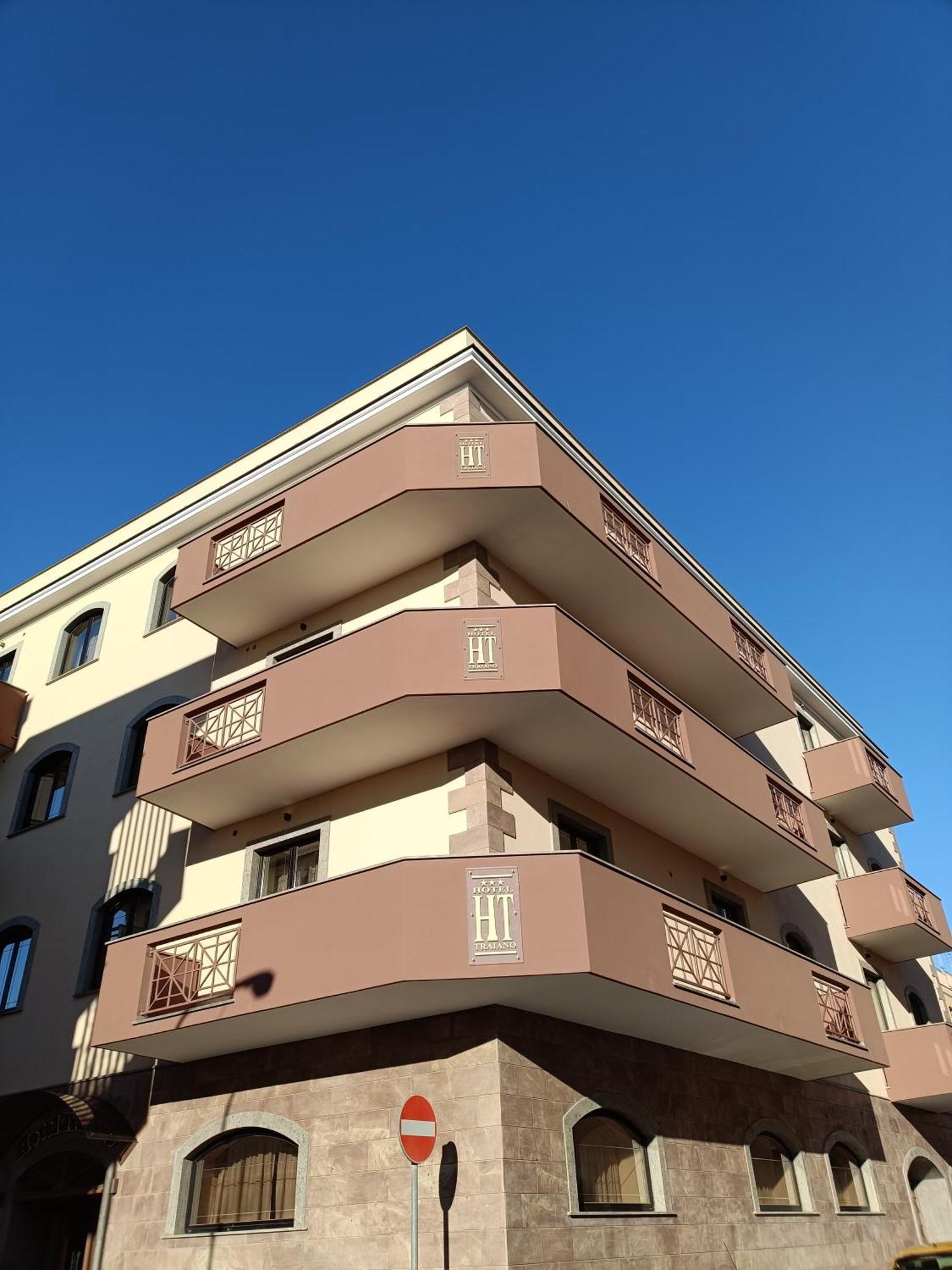 Hotel Traiano チビタベッキア エクステリア 写真