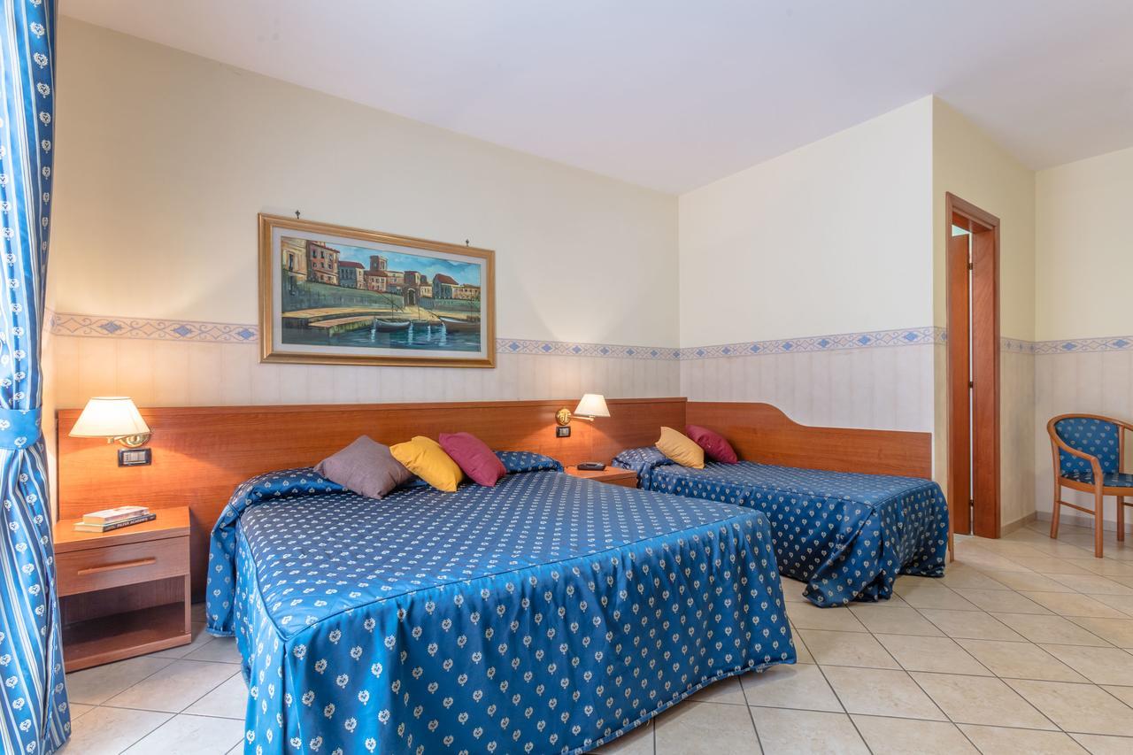 Hotel Traiano チビタベッキア エクステリア 写真