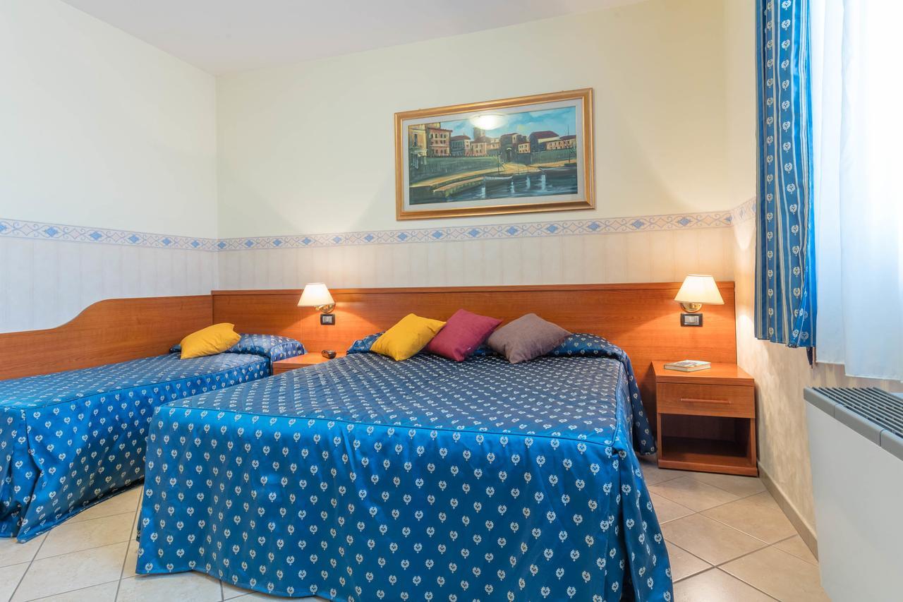 Hotel Traiano チビタベッキア エクステリア 写真