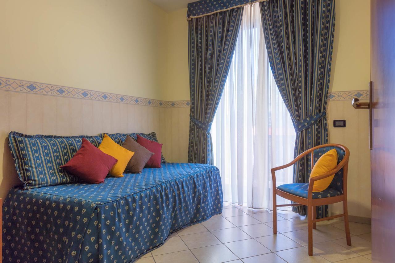 Hotel Traiano チビタベッキア エクステリア 写真