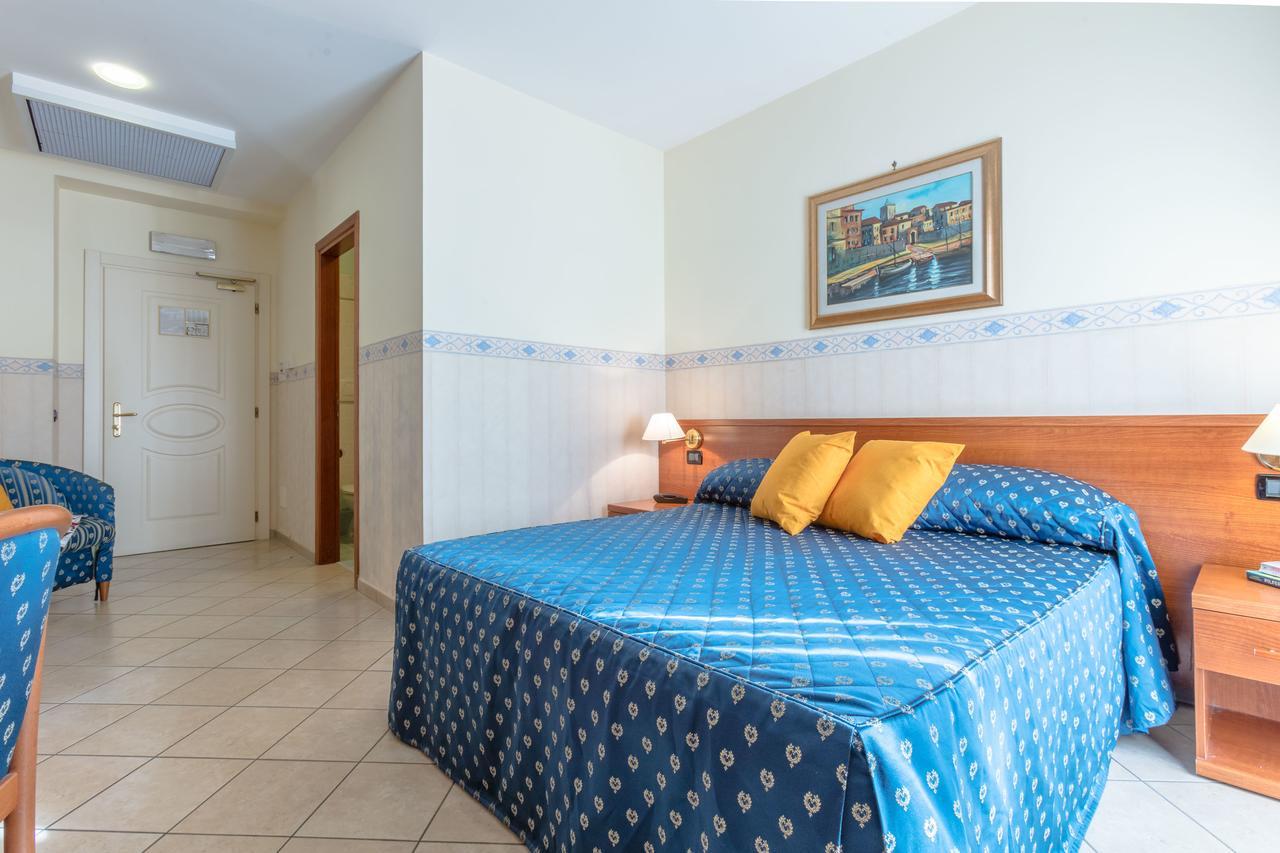 Hotel Traiano チビタベッキア エクステリア 写真