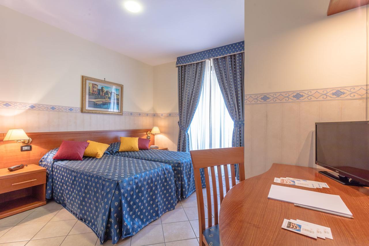 Hotel Traiano チビタベッキア エクステリア 写真