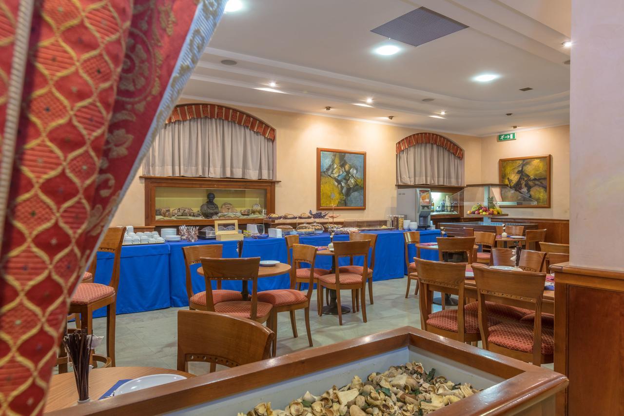 Hotel Traiano チビタベッキア エクステリア 写真