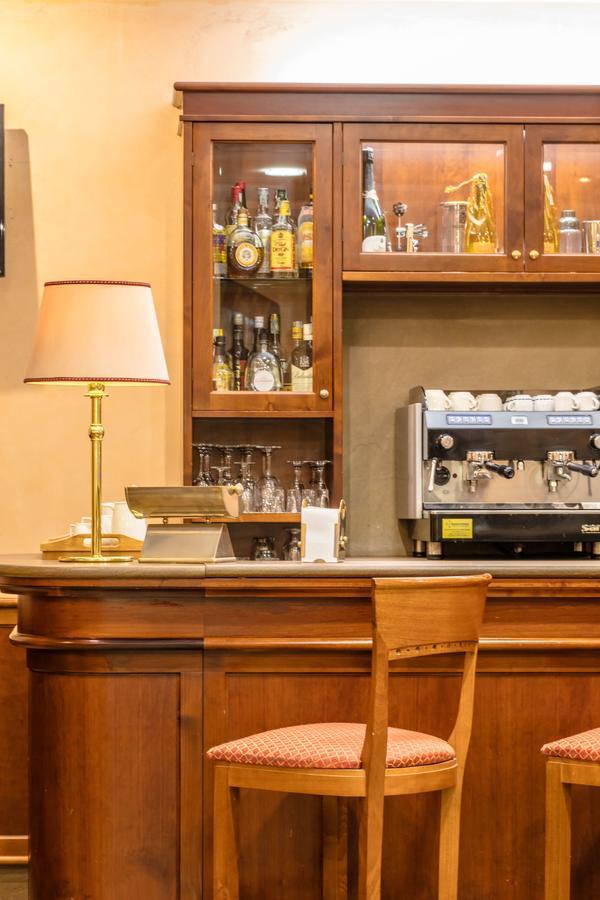 Hotel Traiano チビタベッキア エクステリア 写真