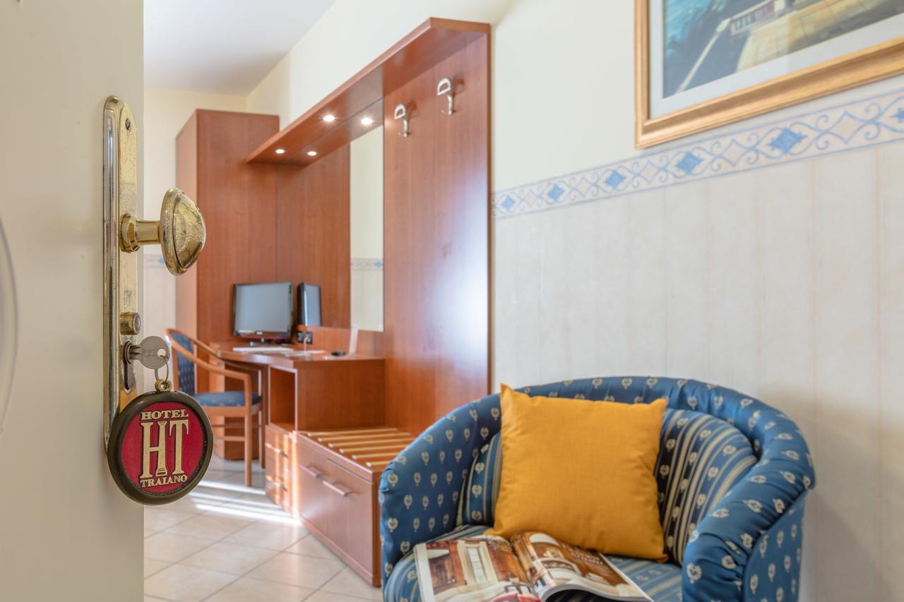 Hotel Traiano チビタベッキア エクステリア 写真