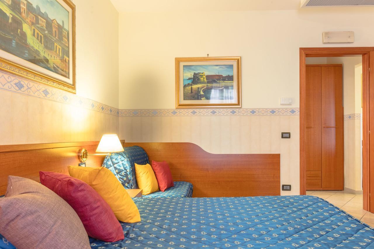 Hotel Traiano チビタベッキア エクステリア 写真