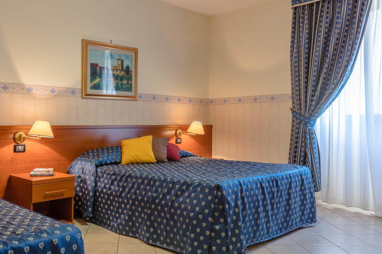 Hotel Traiano チビタベッキア エクステリア 写真