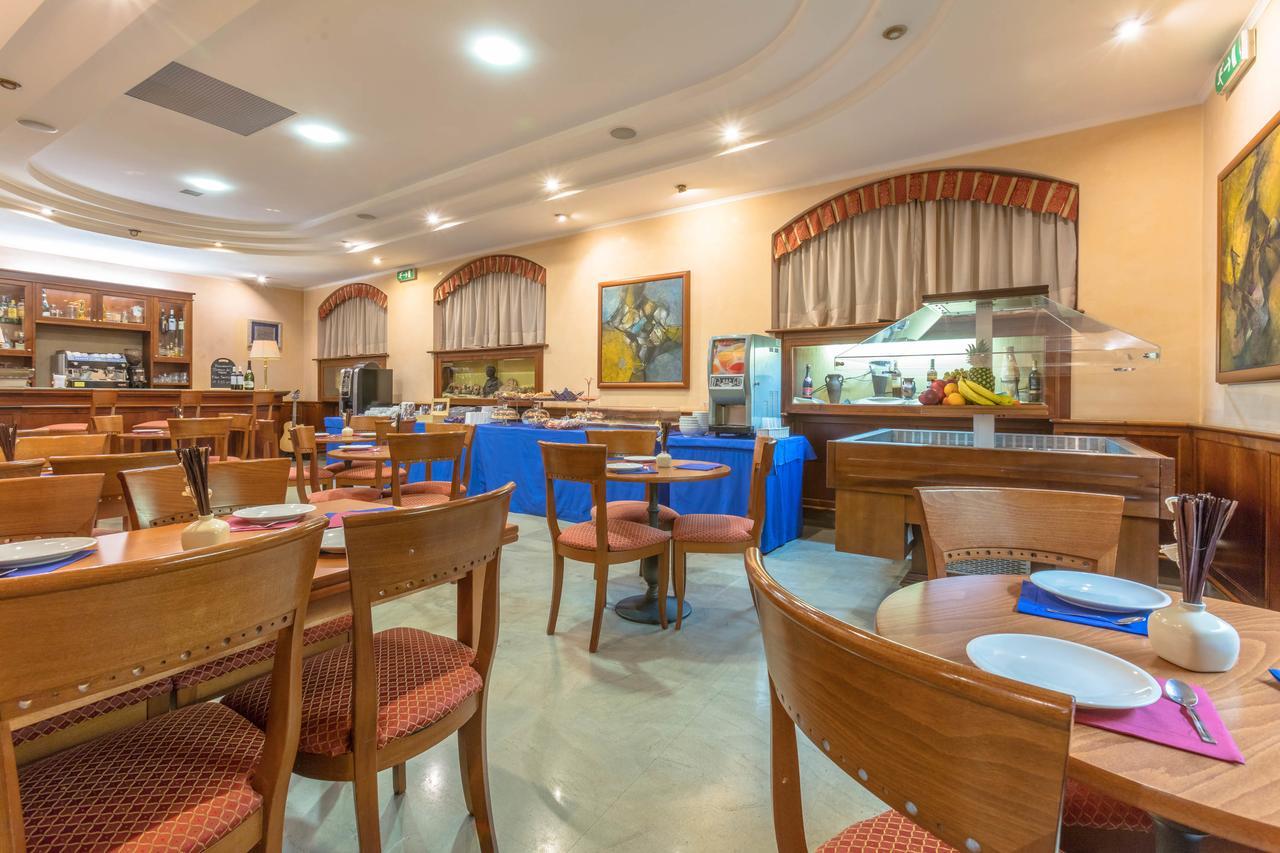 Hotel Traiano チビタベッキア エクステリア 写真