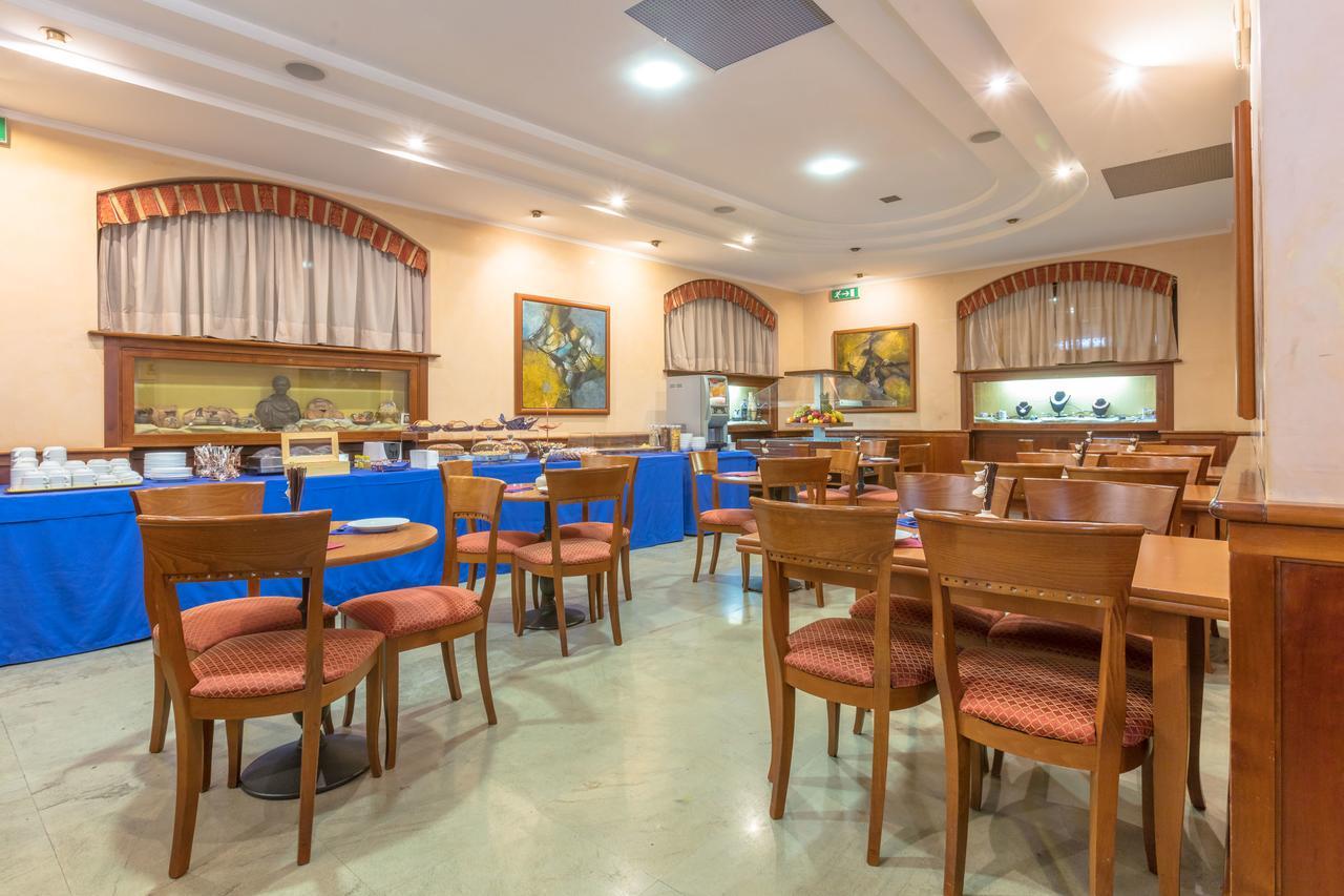 Hotel Traiano チビタベッキア エクステリア 写真
